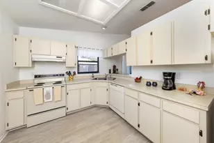 401 Curry St, Nokomis, FL 34275 - Photo 3