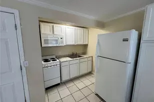 104 Base Ave W, Venice, FL 34285 - Photo 5