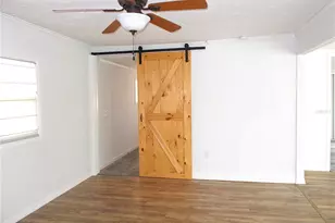 373 Longwood Dr, Venice, FL 34285 - Photo 5