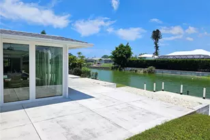 2353 Bal Harbour Dr, Venice, FL 34293 - Photo 11