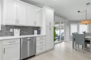 38 Plumosa Dr, Venice, FL 34285 - Photo 3