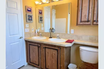 660 N Green Circle, Venice, FL 34285 - Photo 17