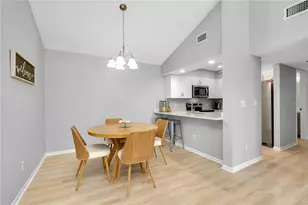 650 Bird Bay Dr E, Venice, FL 34285 - Photo 9