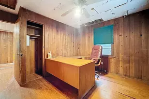 1740 Wisconsin Ln, Sarasota, FL 34239 - Photo 9