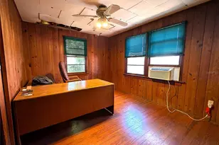 1740 Wisconsin Ln, Sarasota, FL 34239 - Photo 9