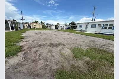 231 Inner Drive E, Venice, FL 34285 - Photo 1
