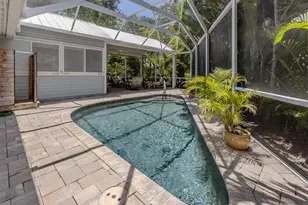 726 Eagle Point Dr, Venice, FL 34285 - Photo 17