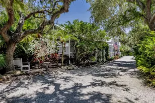 726 Eagle Point Dr, Venice, FL 34285 - Photo 21