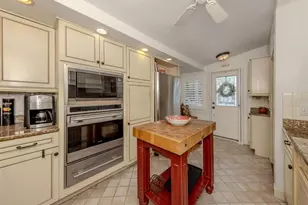 726 Eagle Point Dr, Venice, FL 34285 - Photo 9