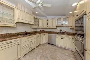 726 Eagle Point Dr, Venice, FL 34285 - Photo 15