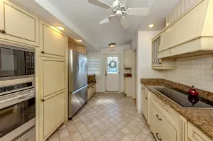 726 Eagle Point Dr, Venice, FL 34285 - Photo 17