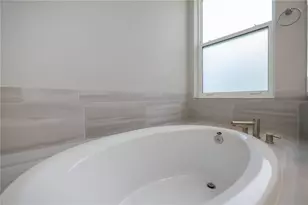 6137 Lungo Lago Dr, Sarasota, FL 34241 - Photo 39