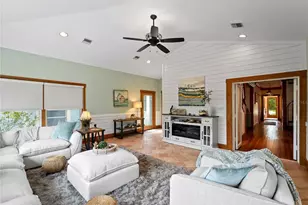 713 Eagle Point Dr, Venice, FL 34285 - Photo 29