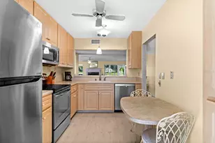 760 Village Cir, Venice, FL 34292 - Photo 7