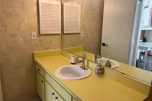 612 Bird Bay Dr S, Venice, FL 34285 - Photo 9