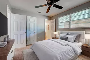 1056 Venetian Pkwy, Venice, FL 34285 - Photo 9