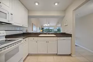 660 Bird Bay Dr W, Venice, FL 34285 - Photo 7