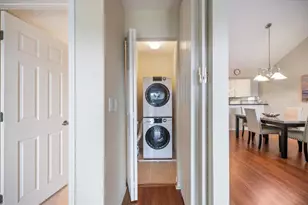 660 Bird Bay Dr W, Venice, FL 34285 - Photo 19