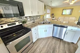 55 N Starboard Dr, Venice, FL 34285 - Photo 5