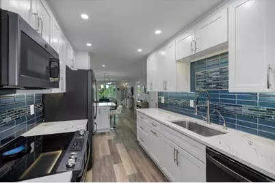 708 Tamiami Trail S #306, Venice, FL 34285 - Photo 3