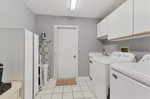 1517 Waterford Dr, Venice, FL 34292 - Photo 23