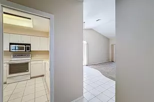 677 Ironwood Cir, Venice, FL 34292 - Photo 3