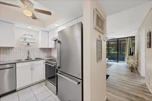 612 Bird Bay Dr S, Venice, FL 34285 - Photo 9