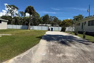 5911 Peony Rd, Venice, FL 34293 - Photo 1