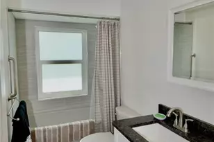 611 Paget Dr, Venice, FL 34293 - Photo 9