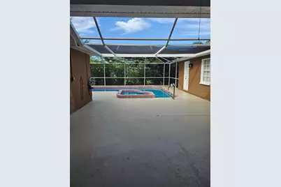 417 Lake Of The Woods Drive, Venice, FL 34293 - Photo 25