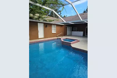 417 Lake Of The Woods Drive, Venice, FL 34293 - Photo 11