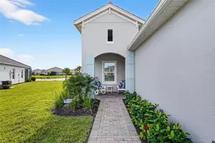 18026 Topiary Pk Pl, Venice, FL 34293 - Photo 3