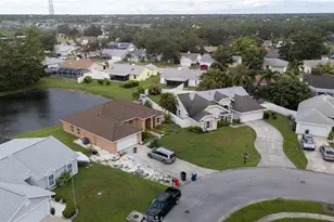 7606 37th St Cir E, Sarasota, FL 34243 - Photo 3