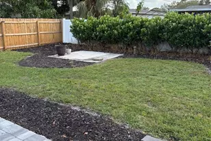 1215 Laurel Ave, Venice, FL 34285 - Photo 11