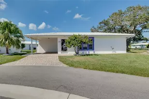 446 Circlewood Dr, Venice, FL 34293 - Photo 3