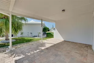 446 Circlewood Dr, Venice, FL 34293 - Photo 5
