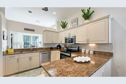 560 Fallbrook Drive, Venice, FL 34292 - Photo 13