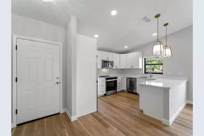 1711 Curry Avenue #82, Nokomis, FL 34275 - Photo 3