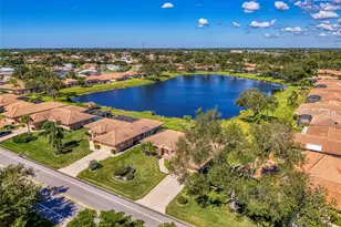 3168 E Village Dr, Venice, FL 34293 - Photo 5