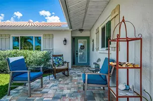 829 Harbor Dr S, Venice, FL 34285 - Photo 3
