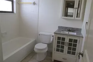 622 Bird Bay Dr E, Venice, FL 34285 - Photo 5