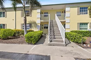 944 Capri Isles Blvd, Venice, FL 34292 - Photo 5