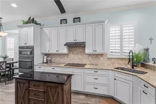 11018 Barnsley Dr, Venice, FL 34293 - Photo 7