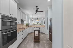 11018 Barnsley Dr, Venice, FL 34293 - Photo 11