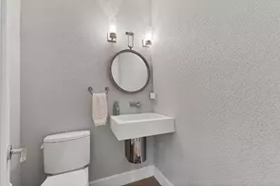 709 Eagle Point Dr, Venice, FL 34285 - Photo 25