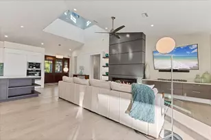 709 Eagle Point Dr, Venice, FL 34285 - Photo 9