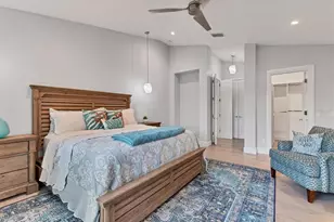 709 Eagle Point Dr, Venice, FL 34285 - Photo 23