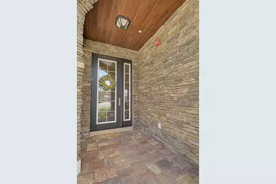 205 E Venice Avenue, Venice, FL 34285 - Photo 3