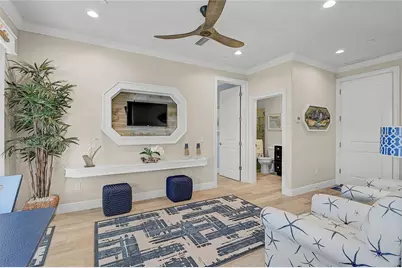 205 E Venice Avenue, Venice, FL 34285 - Photo 11
