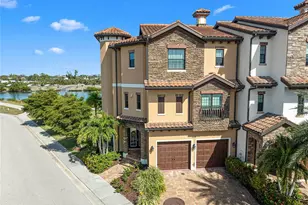 205 E Venice Ave, Venice, FL 34285 - Photo 1